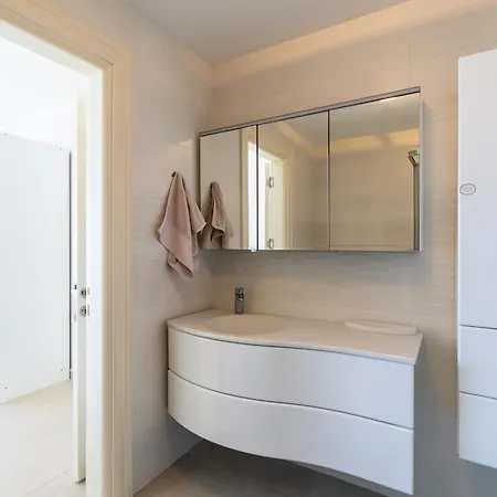 Villa Charming With Sea View In