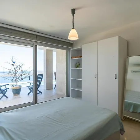 Charming With Sea View In Villa *