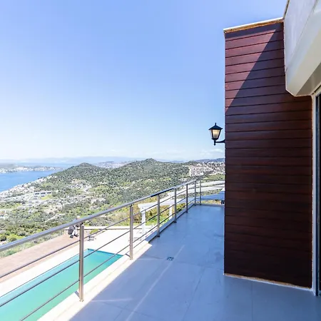 Charming With Sea View In 博德鲁姆