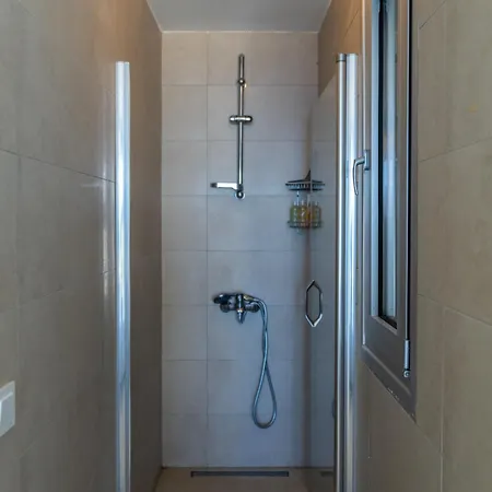 Charming With Sea View In Vilă *