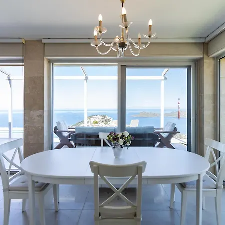 فيلة Charming With Sea View In *