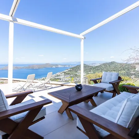 Charming With Sea View In Αλικαρνασσός