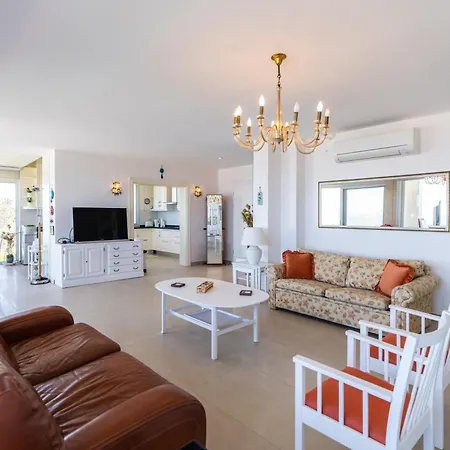 Charming With Sea View In فيلة